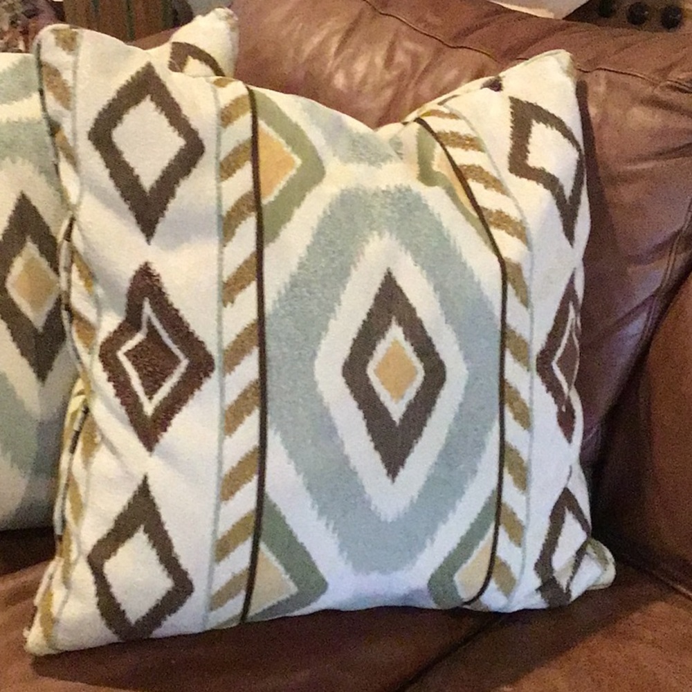 Decorative pillow